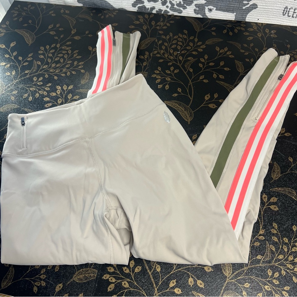FREE PEOPLE
Run Racer Leggings - Picture 2 of 5